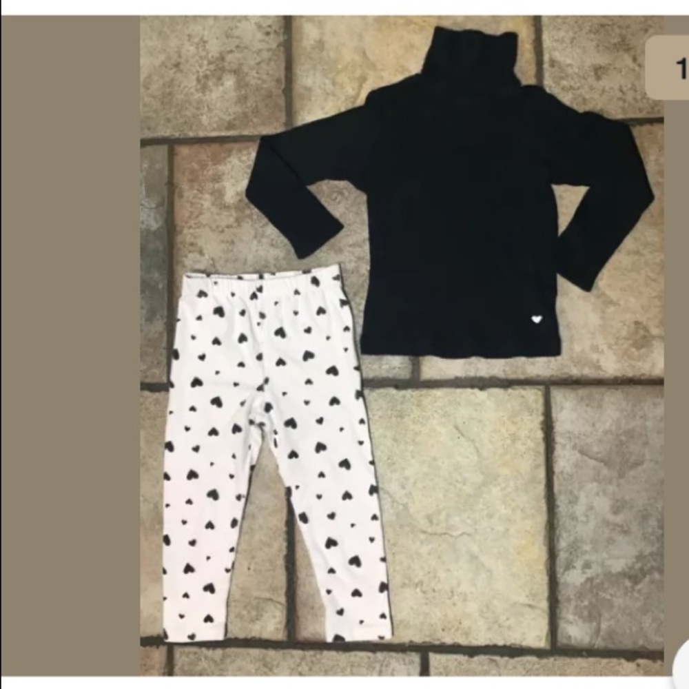 Black turtle neck top white black hearts leggings